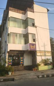 El edificio en el que está el hotel