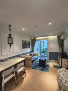 a living room with a table and a couch at Seven seas cote Apartment in Na Jomtien