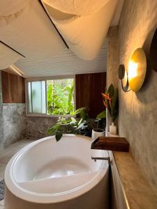 Ένα μπάνιο στο Bannaimong Natural Springs