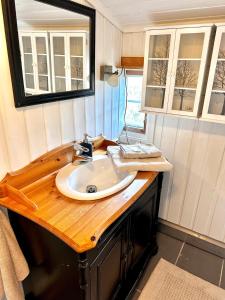 Koupelna v ubytování Koselig familiehytte med peis og utsikt nær skiløyper og turterreng + 9 fotografií