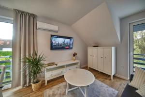 Μια τηλεόραση ή/και κέντρο ψυχαγωγίας στο Przytulne M w Pcimiu