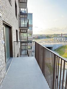 Balkón nebo terasa v ubytování Modern corner apartment