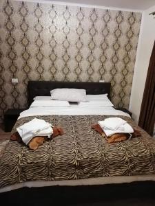 Ένα ή περισσότερα κρεβάτια σε δωμάτιο στο Casa Brănescu +2 φωτογραφίες