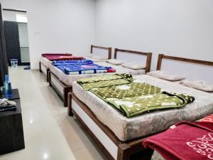 Postel nebo postele na pokoji v ubytování new hambala home stay