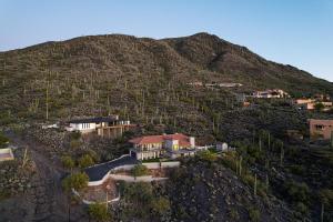 Gallery image of Black Mountain Gem! Designer Completely Renovated! in Cave Creek