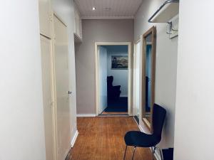 TV a/nebo společenská místnost v ubytování STAY Kamppi Center Apartment