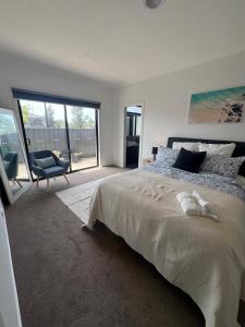 Ένα ή περισσότερα κρεβάτια σε δωμάτιο στο Home in Rockbank, West Melbourne