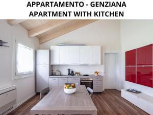 a kitchen with a table with a bowl of fruit on it at Ca' Mia - Casa Belfiore in Vicenza