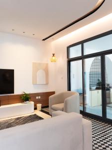 Ένα ή περισσότερα κρεβάτια σε δωμάτιο στο Jungle Breeze Villa, Al Dana Villas +22 φωτογραφίες