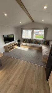 TV a/nebo společenská místnost v ubytování Brand New Holiday Home Robin Hood Holiday Park