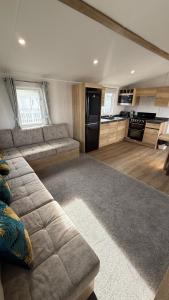 Kuchyň nebo kuchyňský kout v ubytování Brand New Holiday Home Robin Hood Holiday Park