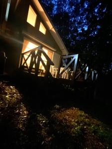 a house at night with the lights on at 森の中で仲間や家族とゆっくり過ごせる温泉付コテージ 会員制別荘地で広大なプライベート空間 ペット可 那須高原りんどうハウス in Nasu