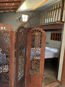two bunk beds in a room with a bed at Casinha da Mila in Piatã