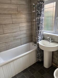 Vannituba majutusasutuses 4 Bedroom House on the doorstep of Teeside Uni