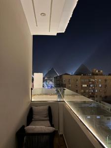 Bazén v ubytování Princess Pyramids View Inn nebo v jeho okolí