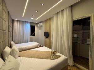 Postel nebo postele na pokoji v ubytování Princess Pyramids View Inn