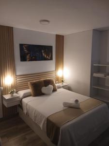 Una cama o camas en una habitación de Estudio coqueto las naciones