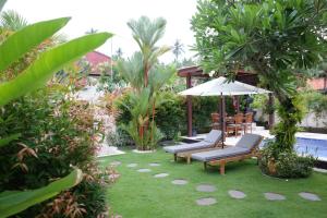 Κήπος έξω από το Bali Tropical and Relax