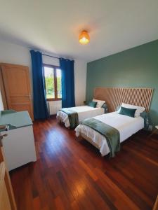 Ένα ή περισσότερα κρεβάτια σε δωμάτιο στο Les berges du Seudo chambres d'hôtes