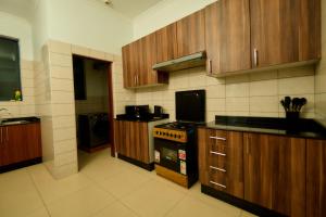 Η κουζίνα ή μικρή κουζίνα στο Elles Residence -Sweet & Serene