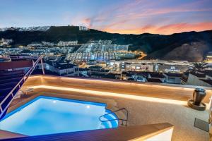 En generel udsigt til bjerge eller udsigt til bjerge taget fra lejligheden