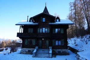 a large wooden house with snow on the roof at Chalet de La Tour Mayens de Sion 4 Vallées in Agettes