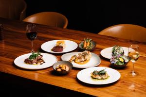 Φαγητό σε αυτό το ξενοδοχείο ή κάπου εκεί κοντά