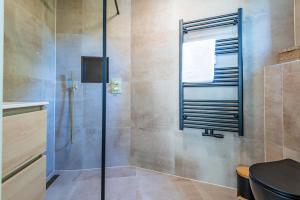 Ένα μπάνιο στο De Holenduif I Stijlvol en gerenoveerd vakantiehuis