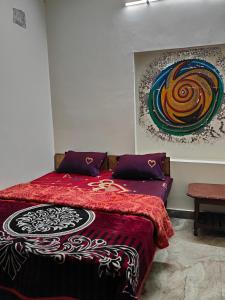 Ένα ή περισσότερα κρεβάτια σε δωμάτιο στο Priya guest house pushkar +13 φωτογραφίες