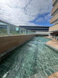 Bazén v ubytování Flat com piscina privativa nebo v jeho okolí