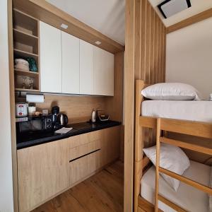 Ένα ή περισσότερα κρεβάτια σε δωμάτιο στο Aparthotel Vucko Apartman D444 private host