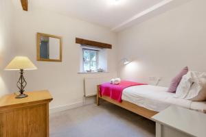 Voodi või voodid majutusasutuse 2 Bed in Alsop-en-le-Dale oc-p33739 toas