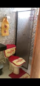 a bathroom with a toilet and a shower at hospedaCOP30Roma in Belém
