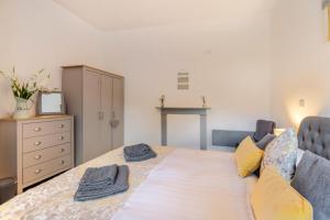 Ένα ή περισσότερα κρεβάτια σε δωμάτιο στο 2 Bed in Newchapel oc-c33691