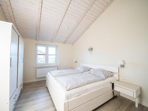 Postel nebo postele na pokoji v ubytování Rungholt 26 - Rollstuhlgerechtes Ferienhaus an der Nordsee