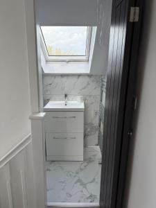 Fotografie z fotogalerie ubytování Bright & Cozy 3-Bedroom Home with Spacious Living v destinaci Reading