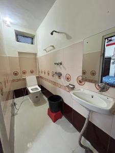 Ένα μπάνιο στο Priya guest house pushkar