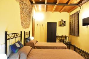 カパンノリにあるVILLA GIOVANNA - Guest House Luccaのベッドルーム(ベッド2台、テレビ付) +60枚の写真