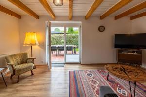 TV a/nebo společenská místnost v ubytování Annas Lüttje Huuske