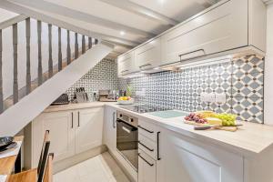 Η κουζίνα ή μικρή κουζίνα στο 2 Bed in Advent oc-p6188 +18 φωτογραφίες