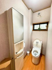 a small bathroom with a toilet and a window at Sky House R5 in Kawagoe