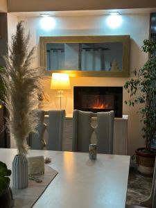 a table and chairs with a fireplace in a living room at Spa la casona de pirque in Pirque
