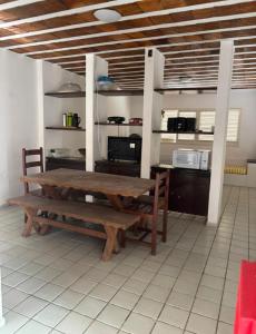 Η κουζίνα ή μικρή κουζίνα στο Casa Pé na Areia em Paripueira