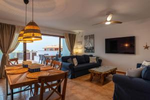 Χώρος καθιστικού στο Villa Skawi