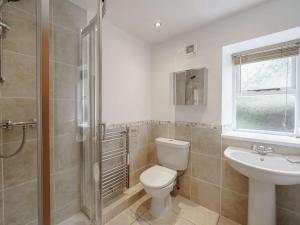 Ένα μπάνιο στο 2 Bed in Croglin 83330 +32 φωτογραφίες