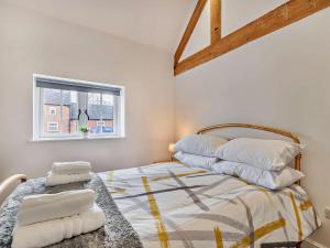 Postel nebo postele na pokoji v ubytování 3 Bed in Waldley 94309