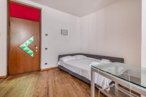 a bedroom with a bed and a glass table at Città alta Apartment-comfort in Bergamo