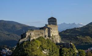 Phong cảnh thiên nhiên gần nhà gỗ +13 ảnh