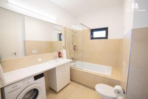 Ένα μπάνιο στο Milan Luxury Apartaments III-Brasov#near Coresi