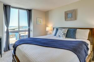 Voodi või voodid majutusasutuse Steps to Shore Condo with Resort Perks in Oceanside toas +25 fotot